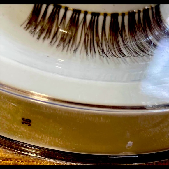 NRFB MAC Brown 36 Eye Lashes 🤎 - Picture 3 of 4